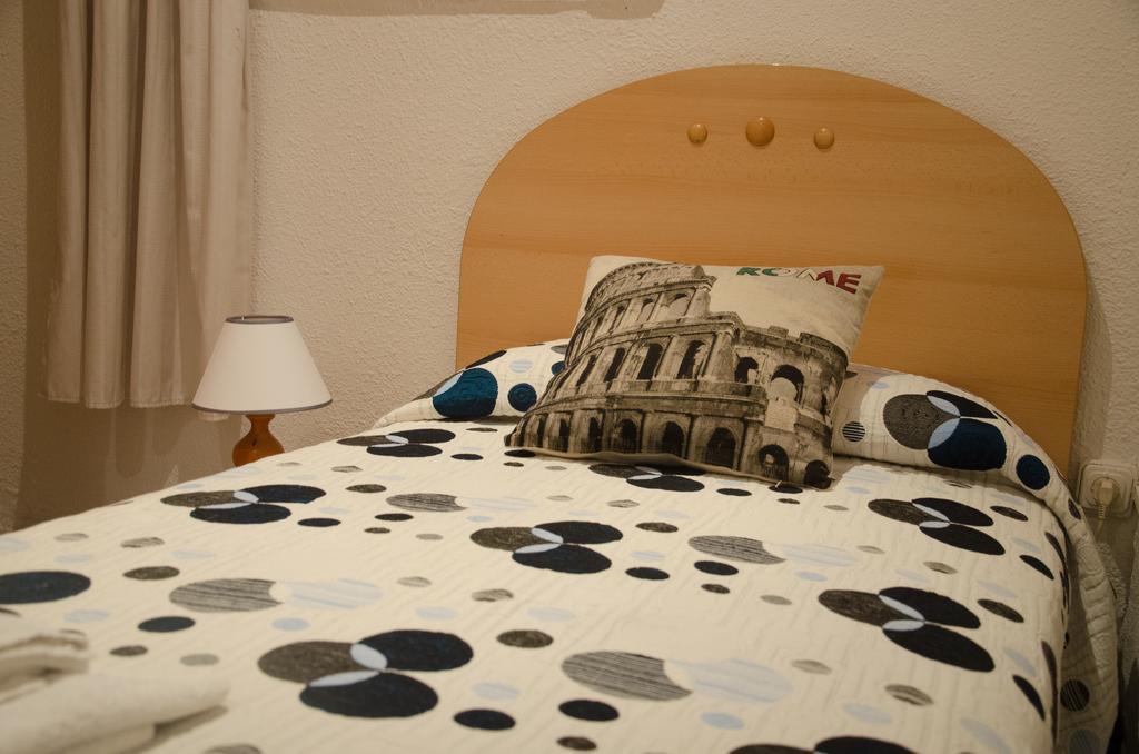Hostal Aribau Barselona Oda fotoğraf