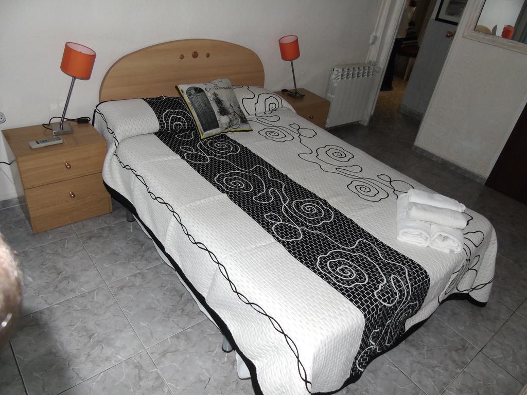 Hostal Aribau Barselona Oda fotoğraf