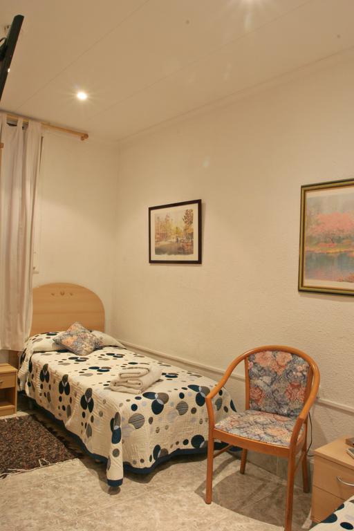 Hostal Aribau Barselona Dış mekan fotoğraf