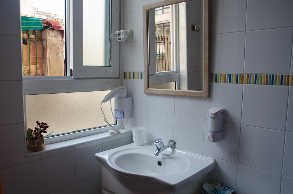 Hostal Aribau Barselona Oda fotoğraf