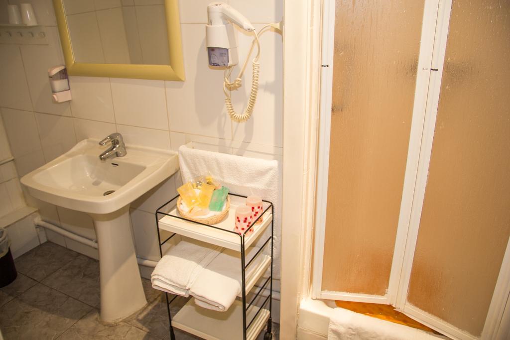 Hostal Aribau Barselona Dış mekan fotoğraf