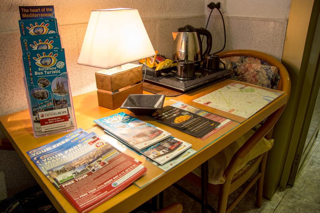 Hostal Aribau Barselona Dış mekan fotoğraf