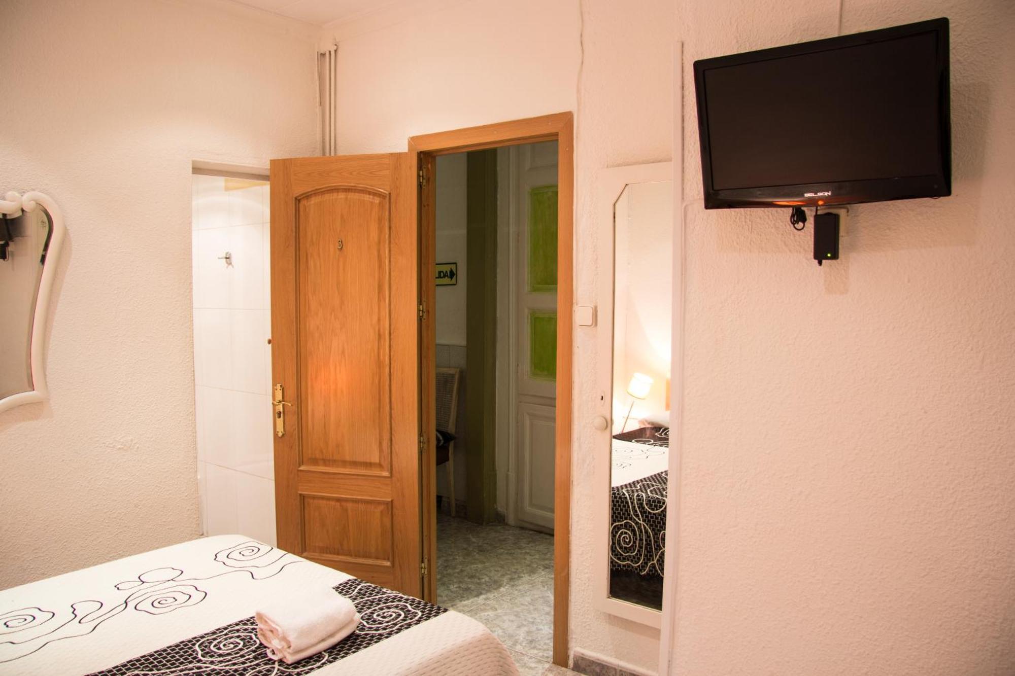 Hostal Aribau Barselona Dış mekan fotoğraf