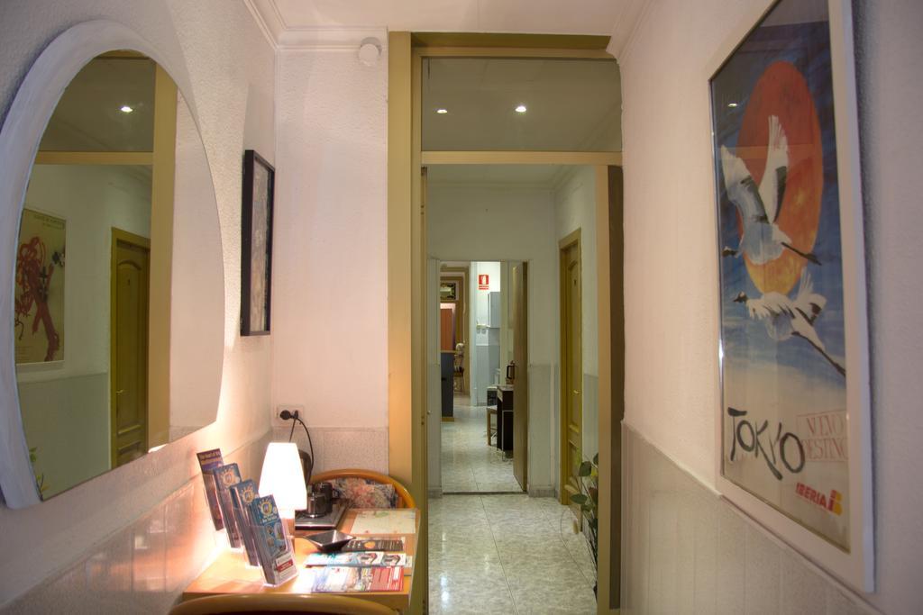 Hostal Aribau Barselona Dış mekan fotoğraf