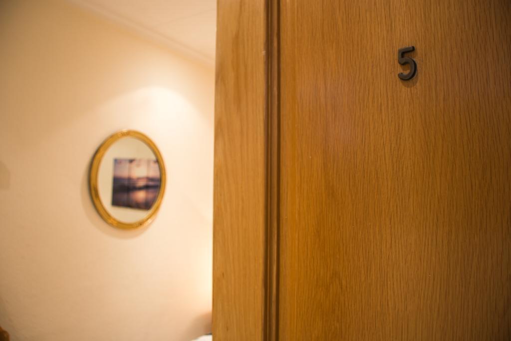 Hostal Aribau Barselona Dış mekan fotoğraf