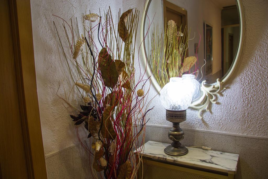 Hostal Aribau Barselona Dış mekan fotoğraf