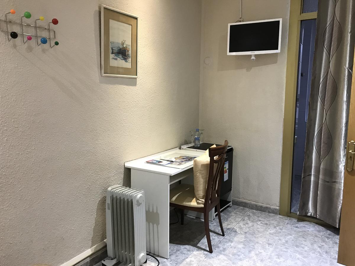Hostal Aribau Barselona Dış mekan fotoğraf