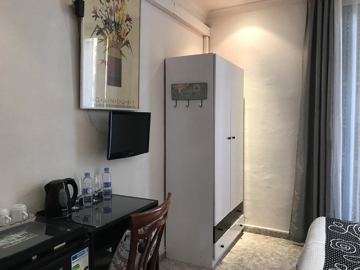 Hostal Aribau Barselona Dış mekan fotoğraf