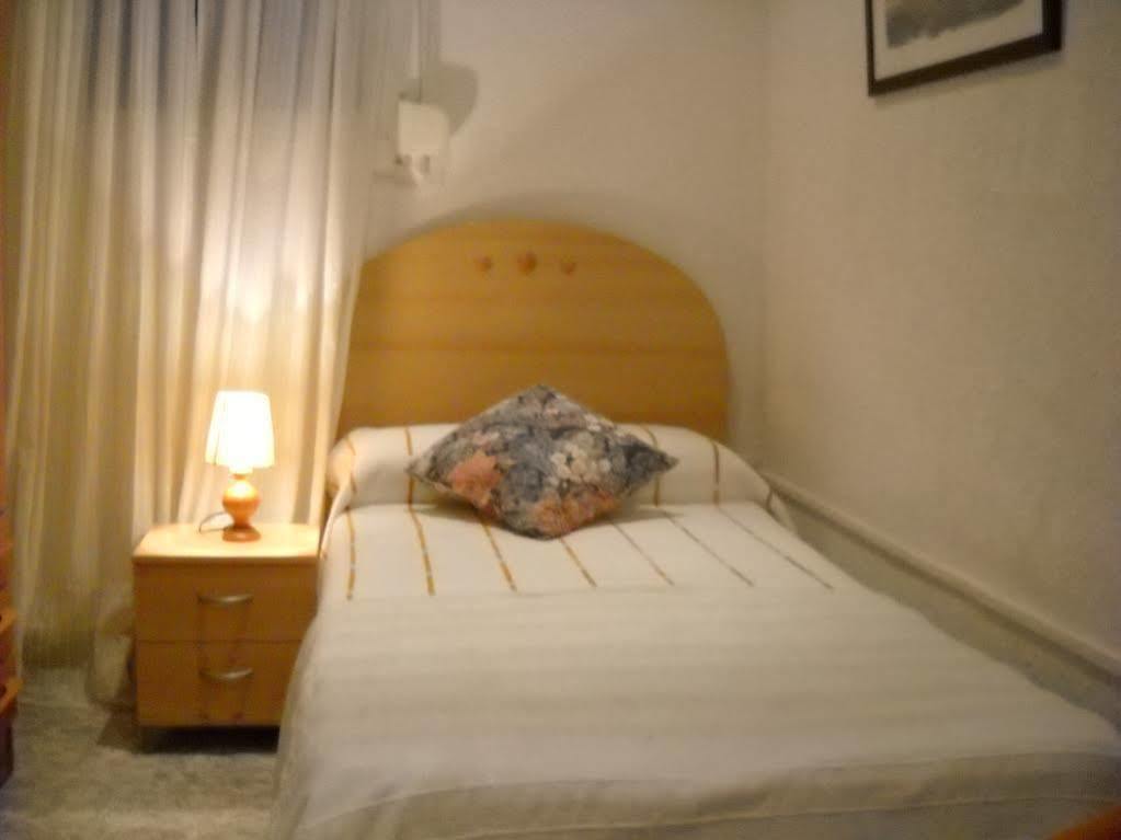 Hostal Aribau Barselona Dış mekan fotoğraf