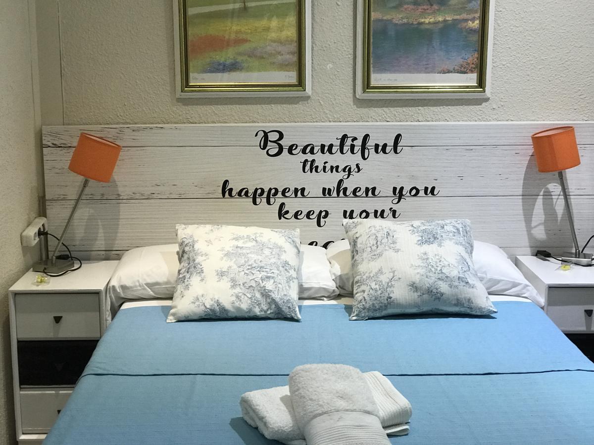 Hostal Aribau Barselona Dış mekan fotoğraf