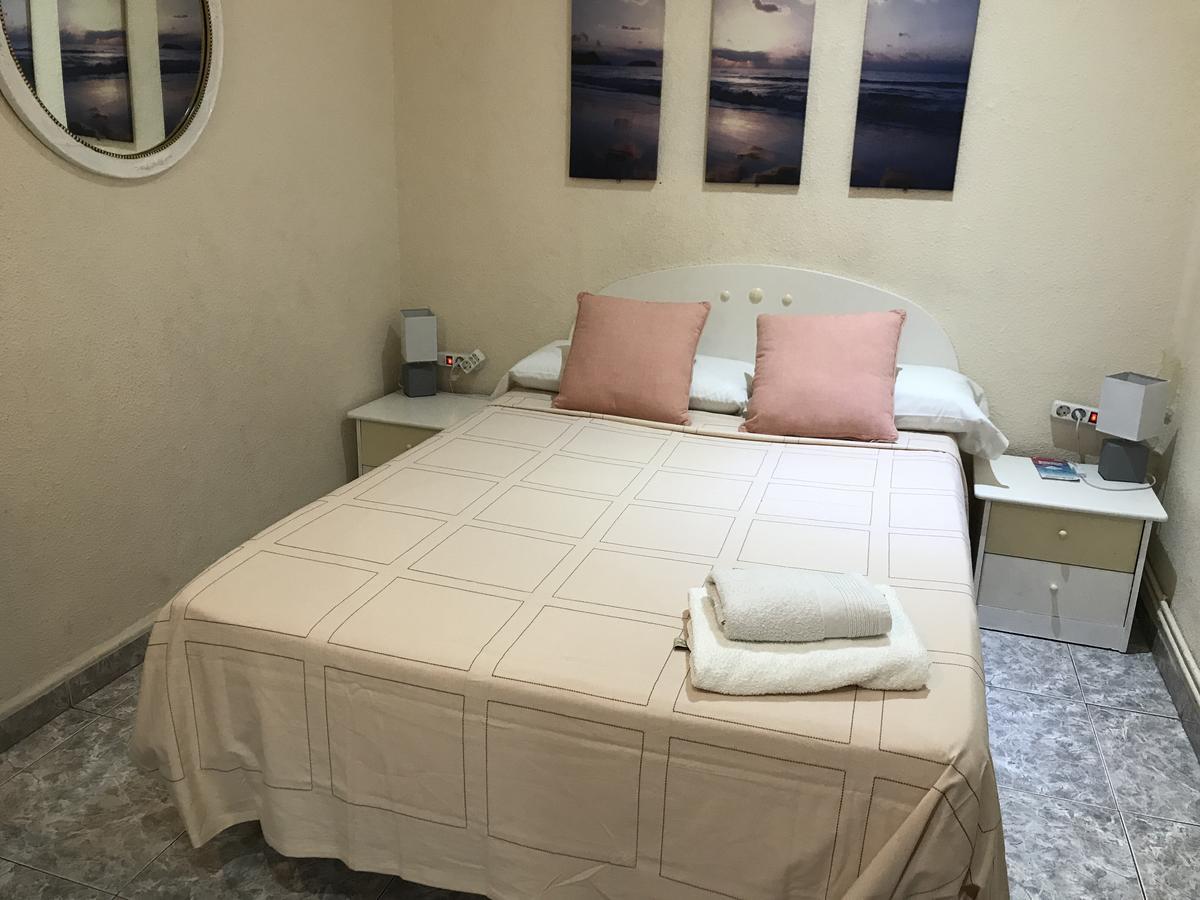 Hostal Aribau Barselona Dış mekan fotoğraf